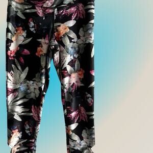 JOCKEY leggings, women's size S, botanical print on black, Capri